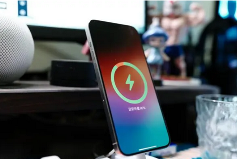 巴林右苹果15换屏服务分享用什么充电器给iPhone15充电更好 