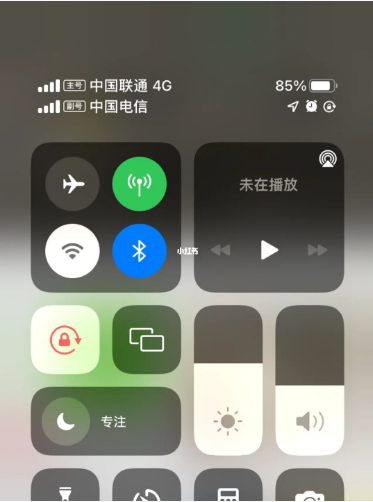 巴林右苹果手机维修分享iPhone双卡信号解决办法 