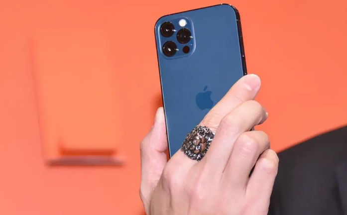 巴林右苹果手机维修分享iPhone12系列重启方法教程 